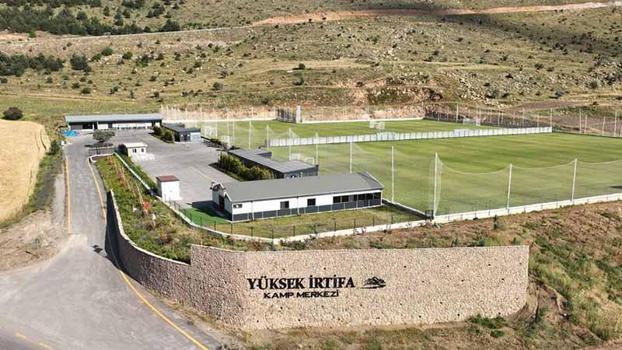 25 futbol takımı, yaz kampı için Erciyes'i tercih etti