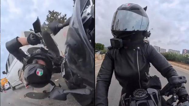 Motosikletin trafik ışıklarında bekleyen minibüse çarptığı kaza kamerada