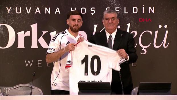 Orkun Kökçü, binlerce taraftarın önünde Beşiktaş’a imzayı attı