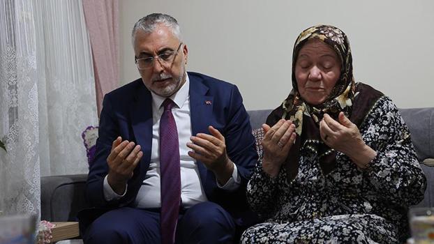 Bakan Işıkhan, 15 Temmuz şehidi Yakup Kozan'ın ailesini ziyaret etti