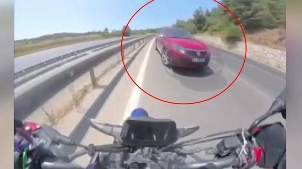 Ters yöne giren otomobille karşı karşıya gelen motosikletin sürücüsü son anda kurtuldu