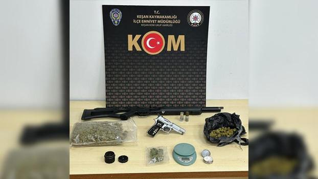 Edirne’de evinde uyuşturucu ve ruhsatsız silah ele geçirilen şüpheli tutuklandı
