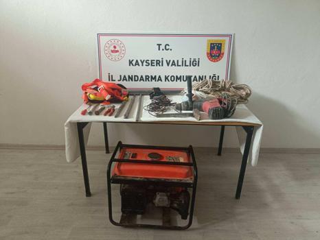 Kayseri’de kaçak kazıya 3 gözaltı