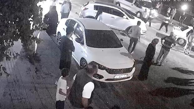 Otomobil, yayaya yol vermek için duran araca arkadan çarptı; kaza kamerada