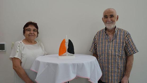 Evli çift, 42 yıllık sigara tiryakiliklerinden birlikte kurtuldu