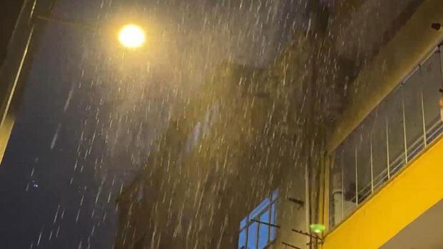 İstanbul'da gece saatlerinde sağanak etkili oldu