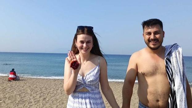 Kına geleneği için davul ve zurna eşliğinde plaja geldiler; damat denize atıldı