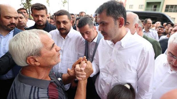Bakan Kurum, depremzede aileyi ziyaret etti