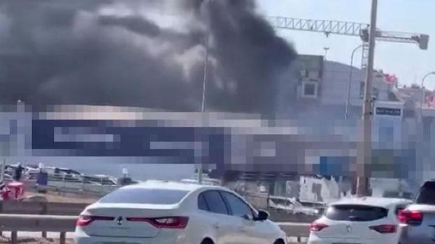 Pendik'te sıfır araç bayisinde yangın