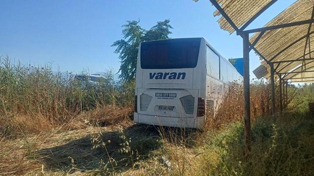 Manisa'da yolcu otobüsü fabrikanın bahçesine girdi: 3 yaralı
