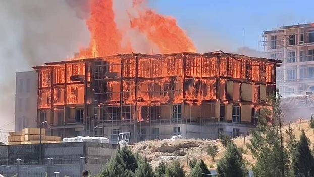 Kahramanmaraş'ta lojman inşaatında yangın