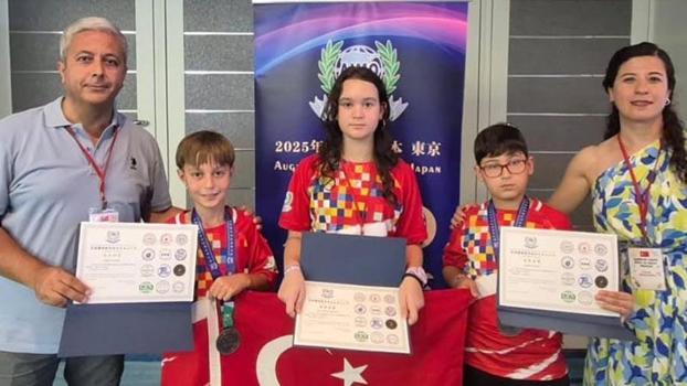 Japonya’daki matematik olimpiyatlarında bronz madalya ve liyakat ödülü aldılar