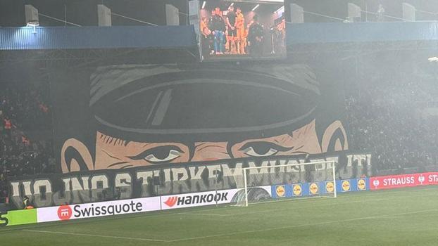 Viktoria Plzen'den dikkat çeken pankart