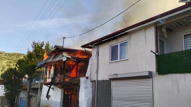 Evli çift, evdeki yangında öldü