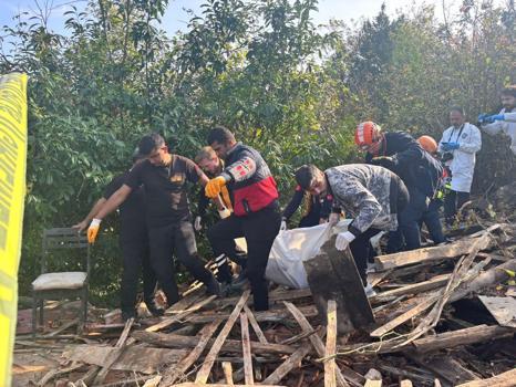 Tahtalarını sökerken ahşap ev yıkıldı; altında kalan sahibi öldü