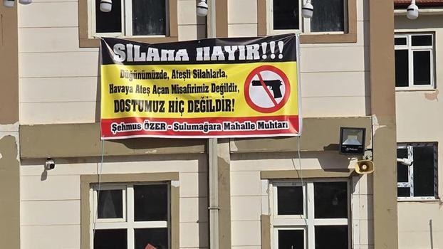 Gaziantep’teki düğünde silah karşıtı pankart açtılar