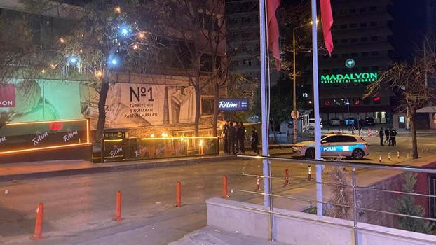 Motosikletli şüpheli caddede tabancayla rastgele ateş açtı