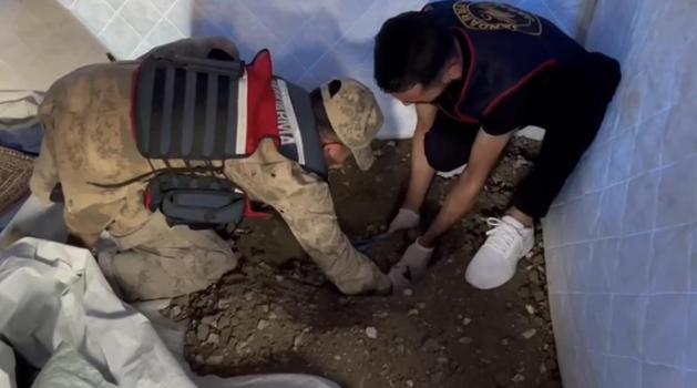 Hatay’da toprağa gömülü uyuşturucu ele geçirildi: 1 tutuklama