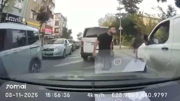 Avcılar’da kaza tutanağı için fotoğraf çekmek istedi; trafikte kalan sürücüler tepki gösterdi