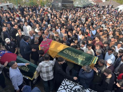 Kozmetik fabrikasındaki yangında ölen 6 kişi toprağa verildi