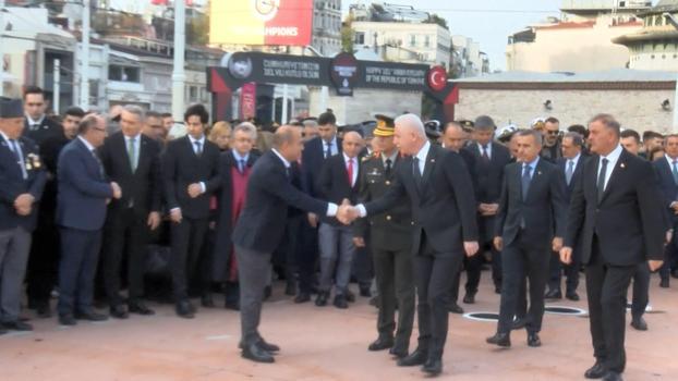 Taksim Meydanı'nda Atatürk'ü anma töreni