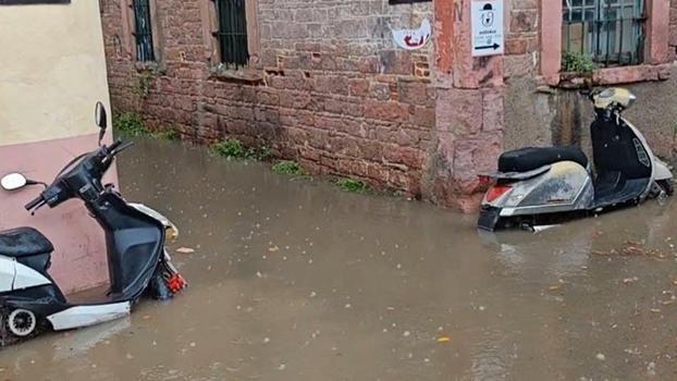 Ayvalık'ta sağanak; metrekareye 55 kilogram yağış düştü