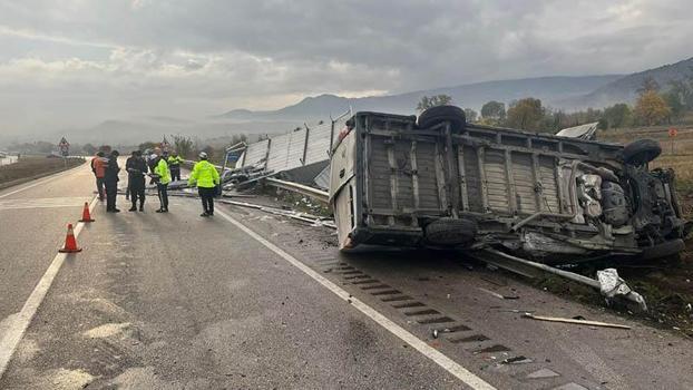 Tokat’ta minibüs, kamyonete çarptı: 1 yaralı