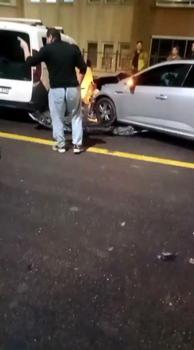 Kaza yapan oğluna kızan babayı çevredekiler sakinleştirdi