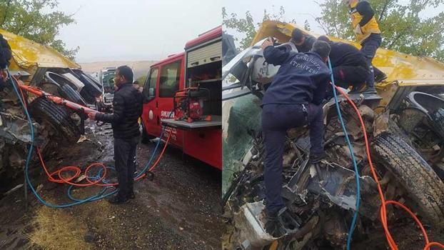 Şanlıurfa'da kamyonlar çarpıştı: 1 ölü, 1 yaralı