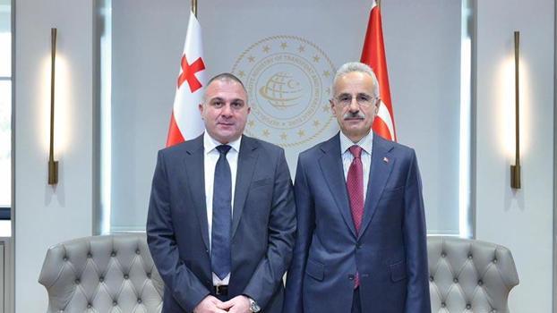 Bakan Uraloğlu, Gürcistan Altyapı Bakanı Sokhadze ile görüştü