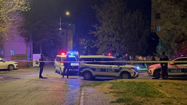 Boşanma aşamasında olduğu karısını bıçaklayarak öldürdü