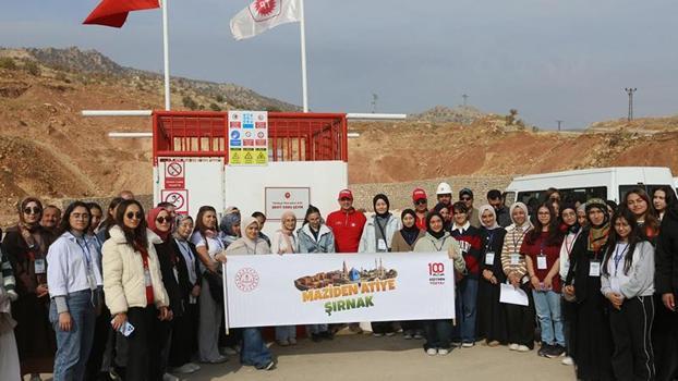 Gabar'daki petrol üretim tesisinde öğrenciler ağırlandı