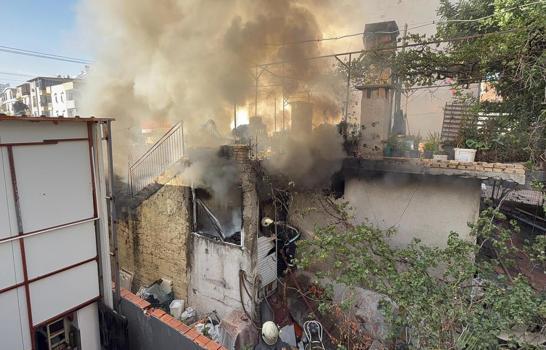 Çifti alevlerin arasından çıkardılar