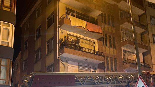 Yanan evde mahsur kalan anne ve oğlu yaralandı