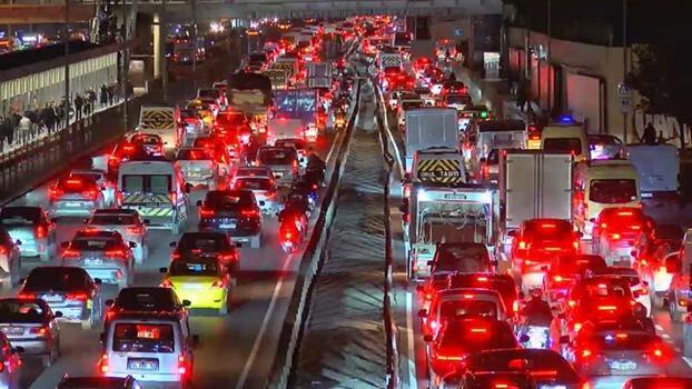 İstanbul'da trafik yoğunluğu yüzde 85'e ulaştı