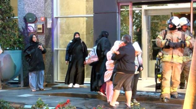 Sultangazi'de 27 katlı otelde yangın: 4 kişi hastaneye kaldırıldı