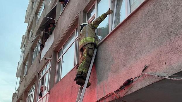 Avcılar’da banyoda mahsur kalan çocuğu itfaiye kurtardı
