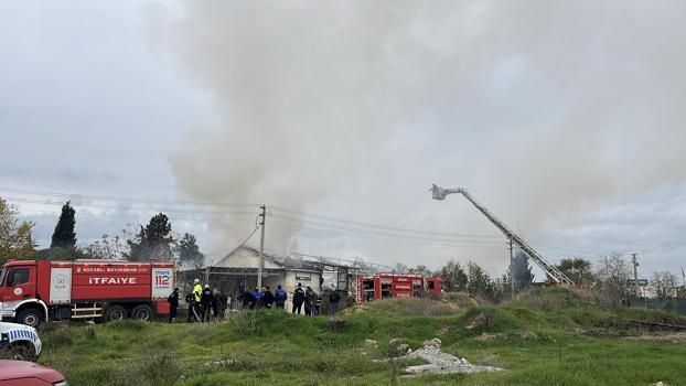 Kocaeli'de üretim tesisinde yangın