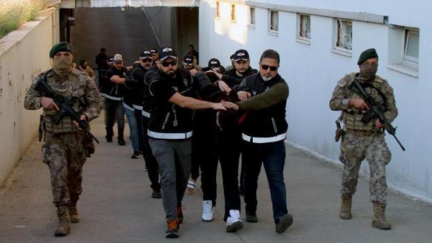 'Bayğaralar' suç örgütü üyesi 3 şüpheli yurt dışına kaçış hazırlığındayken yakalandı; 7 tutuklama