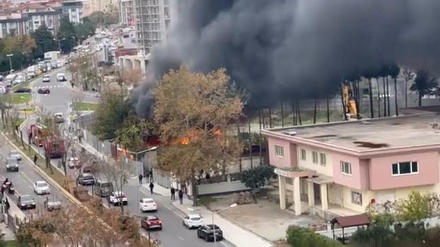 İstanbul- Beylikdüzü'nde depoda çıkan yangın söndürüldü