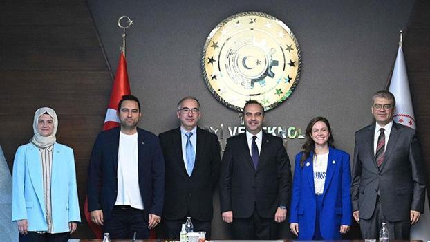 Bakan Kacır, Türk akademisyenlerin uluslararası başarısına tebrik etti