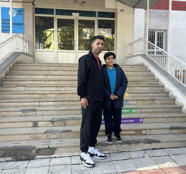 Nefes borusuna mandalina kaçan öğrenciyi Heimlich manevrasıyla kurtardı (2)