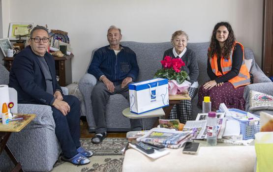 80 yaşındaki engelli Osman amcaya belediyeden ziyaret