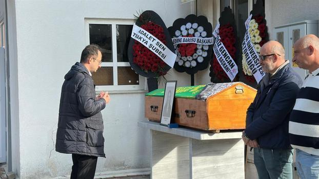 Üniversitede 2'nci kattan düşen büro personeli Selda, son yolculuğuna uğurlandı
