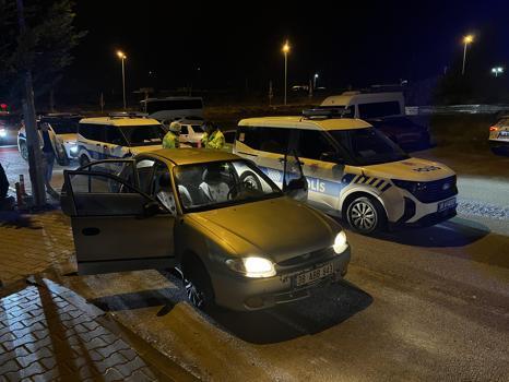 Kayseri’de ‘dur’ ihtarına uymayıp, polise çarpan otomobilin sürücüsü ve 3 arkadaşı yakalandı