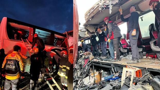 Yolcu otobüsü, otoyolda TIR'a çarptı; 6 ölü, 11 yaralı