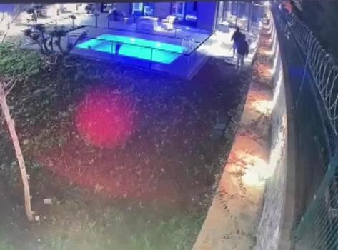 İstanbul- Villadan yaklaşık 12 milyonluk hırsızlık yapan şüpheliler kamerada