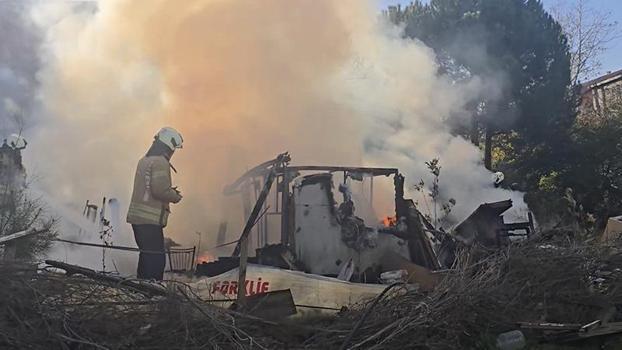 Tuzla'da gecekonduda çıkan yangın söndürüldü