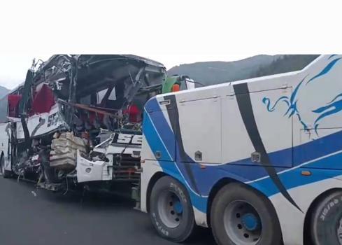 Yolcu otobüsü, otoyolda TIR'a çarptı; 7 ölü, 11 yaralı (2)