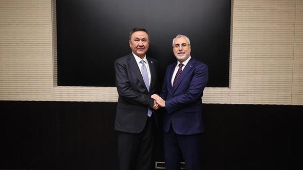 Bakan Işıkhan, TDT Genel Sekreteri Ömüraliyev ile bir araya geldi